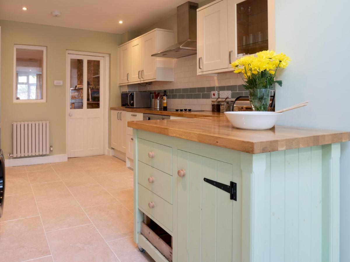 Quarry Cottage Courtyard Garden Pass The Keys Cirencester Exterior foto